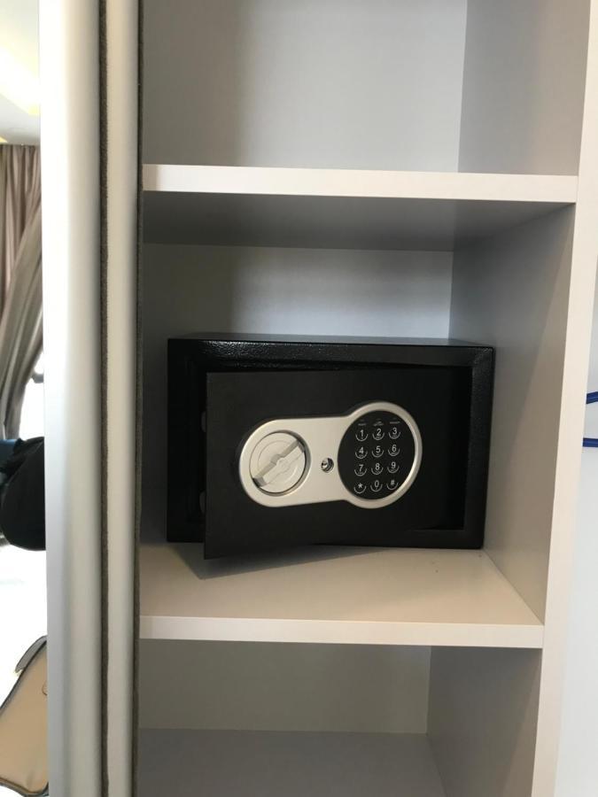 Gagarin Studio Apartment Odessa Luaran gambar